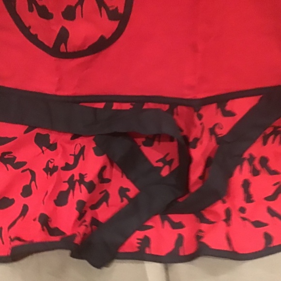 Great novelty apron “Will Cook For Shoes” in beautiful Red & Black - Picture 4 of 6